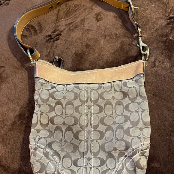 Used Coach bag - Picture 2 of 3